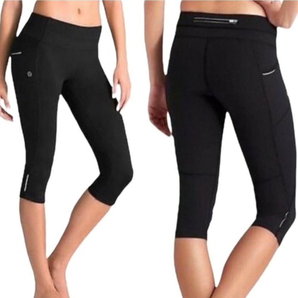 Athleta Dobby Be Free Knicker Capri Leggings in Black Size M